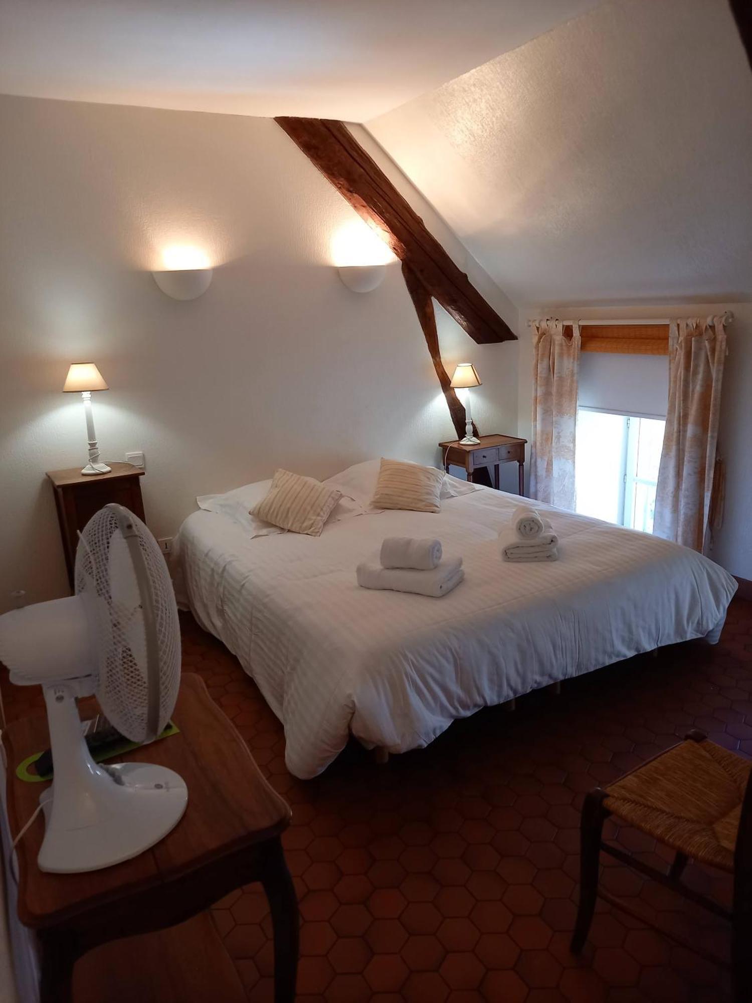 Hotel De La Halle Nolay (Cote-d'Or) Quarto foto