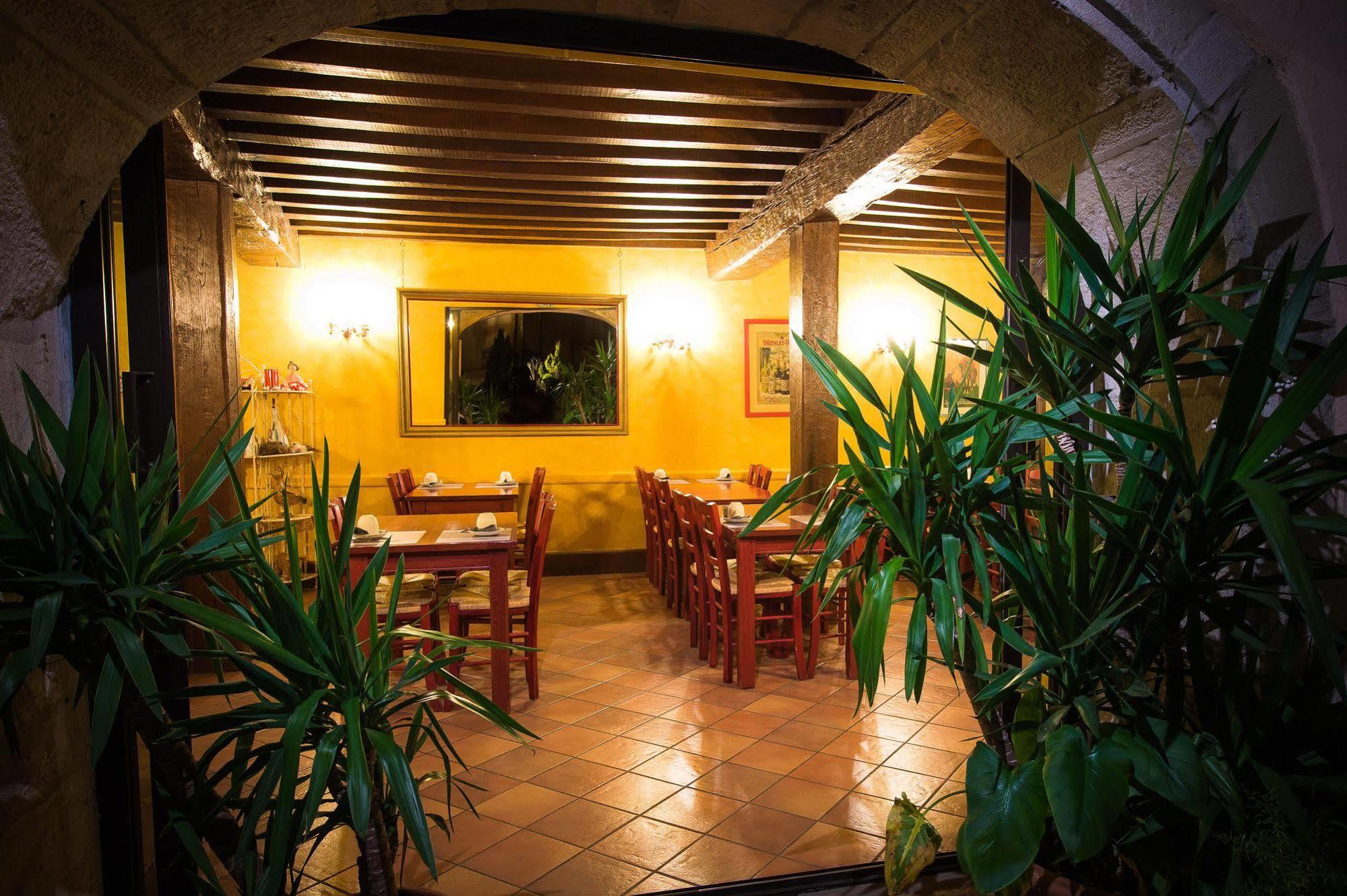 Hotel De La Halle Nolay (Cote-d'Or) Exterior foto